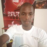 Salut je suis Alpha oumar Je suis aussi Ambassadeur de prix mondiale pour les droits de l'enfant (pem) ,élève, informaticien et je défend les droits de l'enfant 