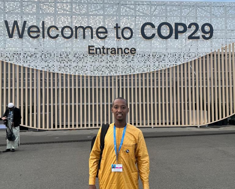 Ahmed ici devant l'entree du batiment de la COP29