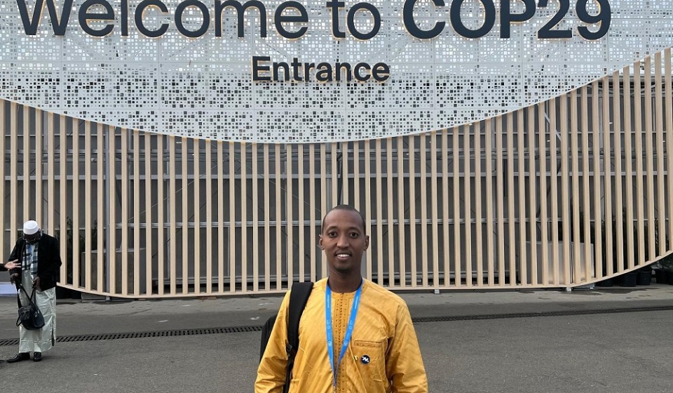 Ahmed ici devant l'entree du batiment de la COP29